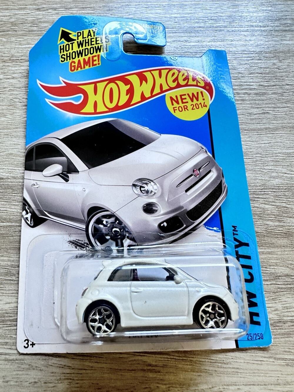 Hot Wheels 2014 HW City Fiat 500 Night Burnerz New Hotwheels H17